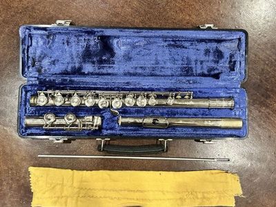 Selmer Bundy II Flute – Includes Case