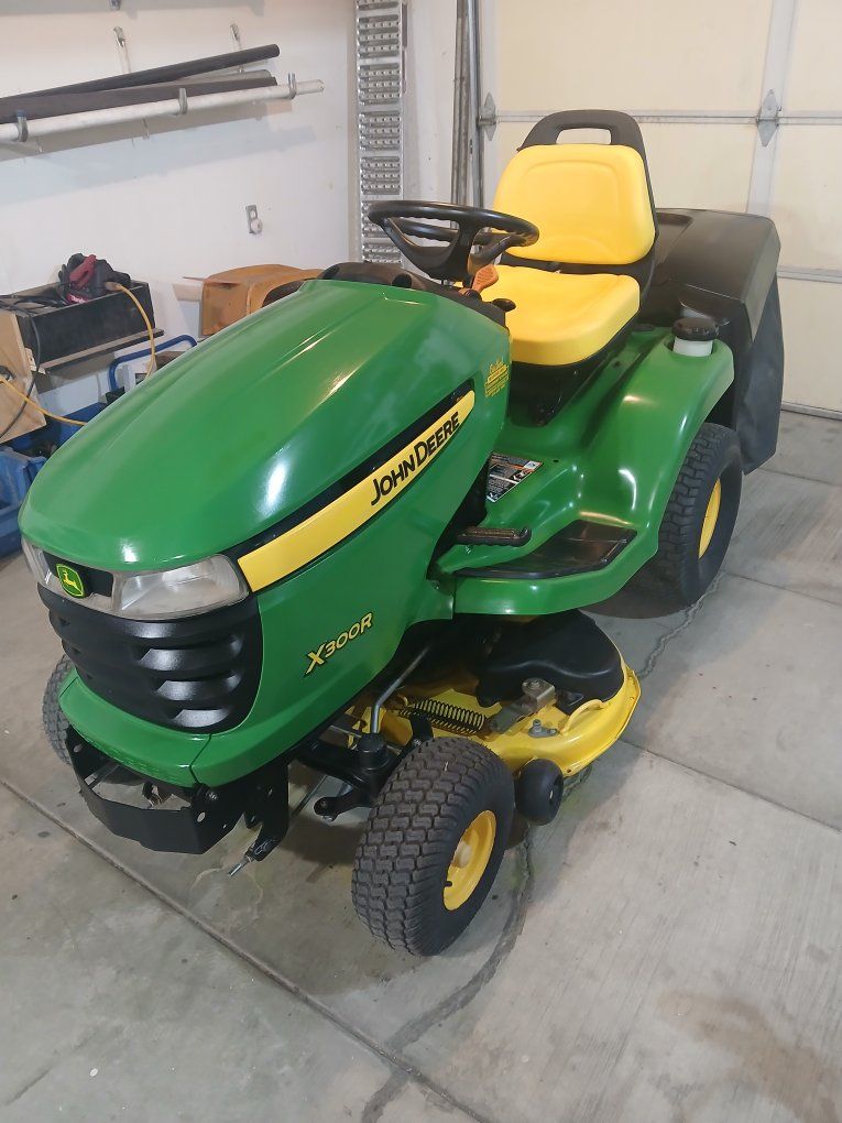John Deere X300R Lawn Tractor with TurboStar System - 67.7 Hours