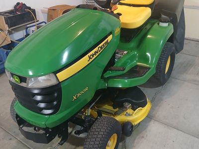 John Deere X300R Lawn Tractor with TurboStar System - 67.7 Hours