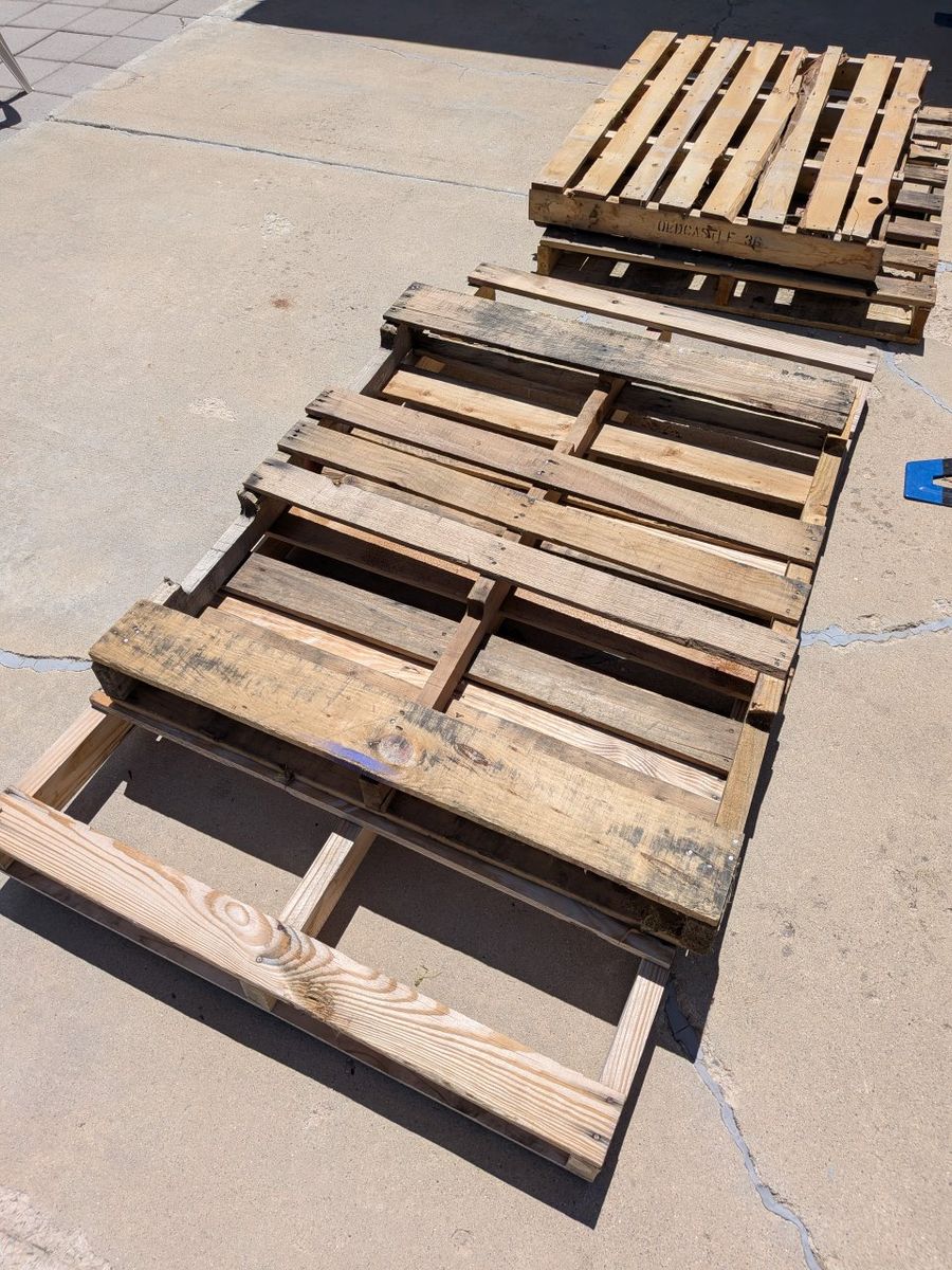 Free Wooden Pallets / Scrap Wood (4 Total)