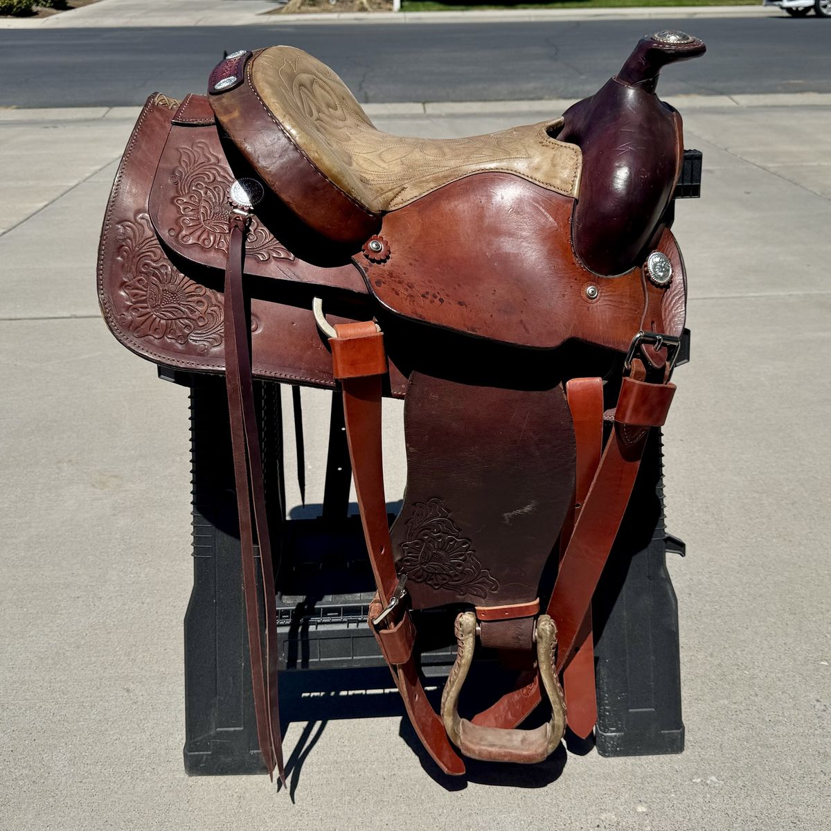 15” Texas Saddlery Western Pleasure Saddle