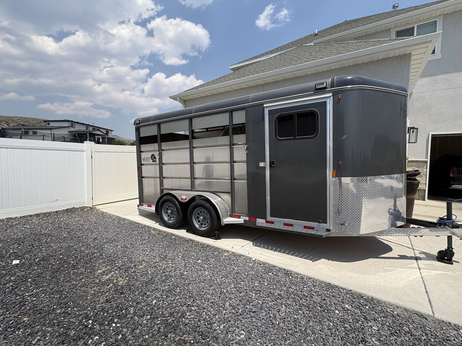 3 Horse Trailer for Rent