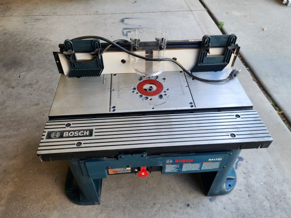 Bosch RA1181 Benchtop Router Table with Aluminum Top and Fence