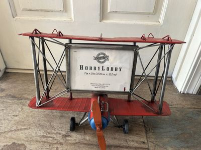 Incredibly cute airplane frame