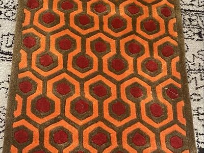 Middle of Beyond "The Hotel Runner" Rug - Shining Hexagon Pattern, Hand Tufted Acrylic