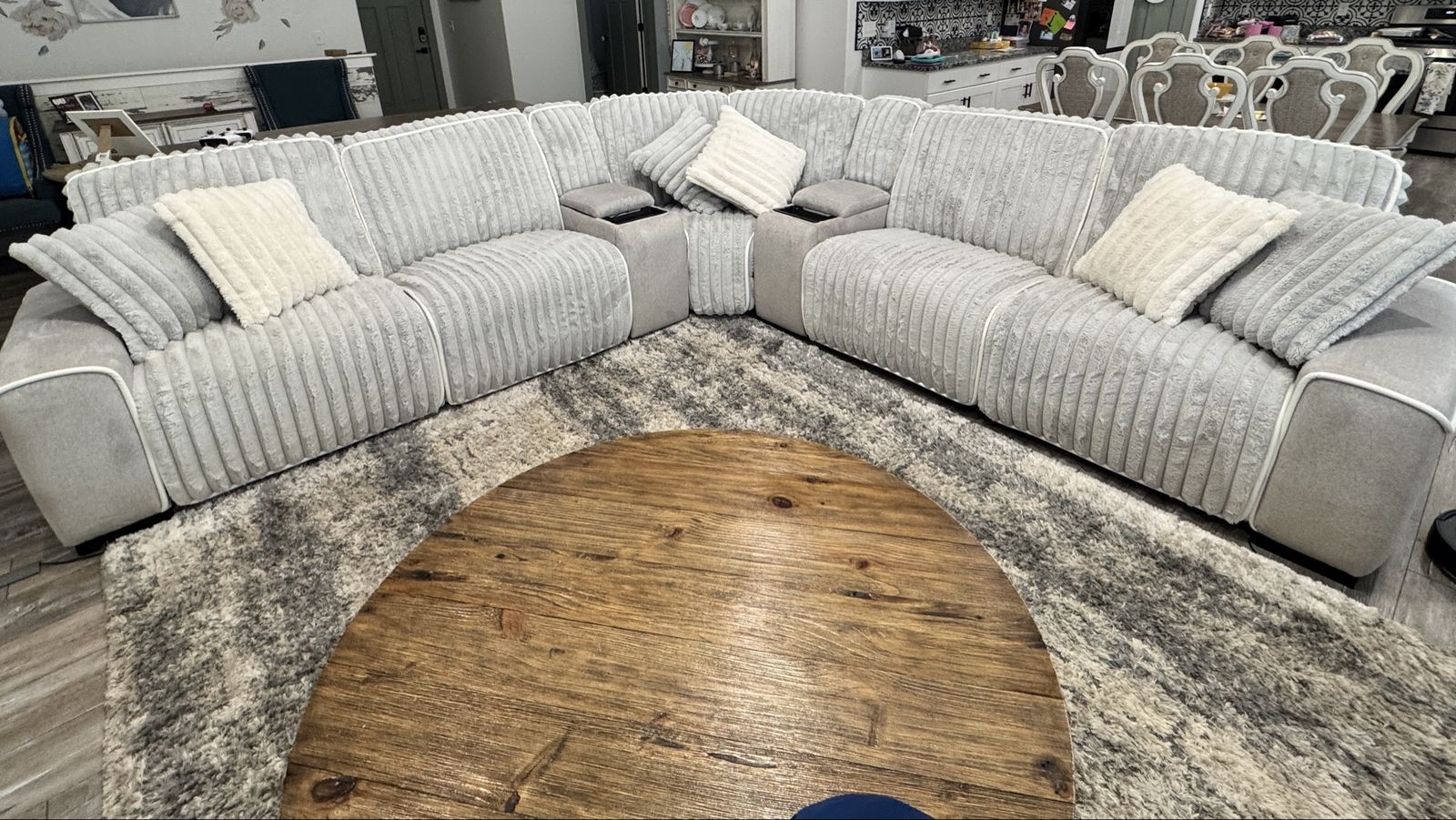 Beautiful comfy sectional with recliners