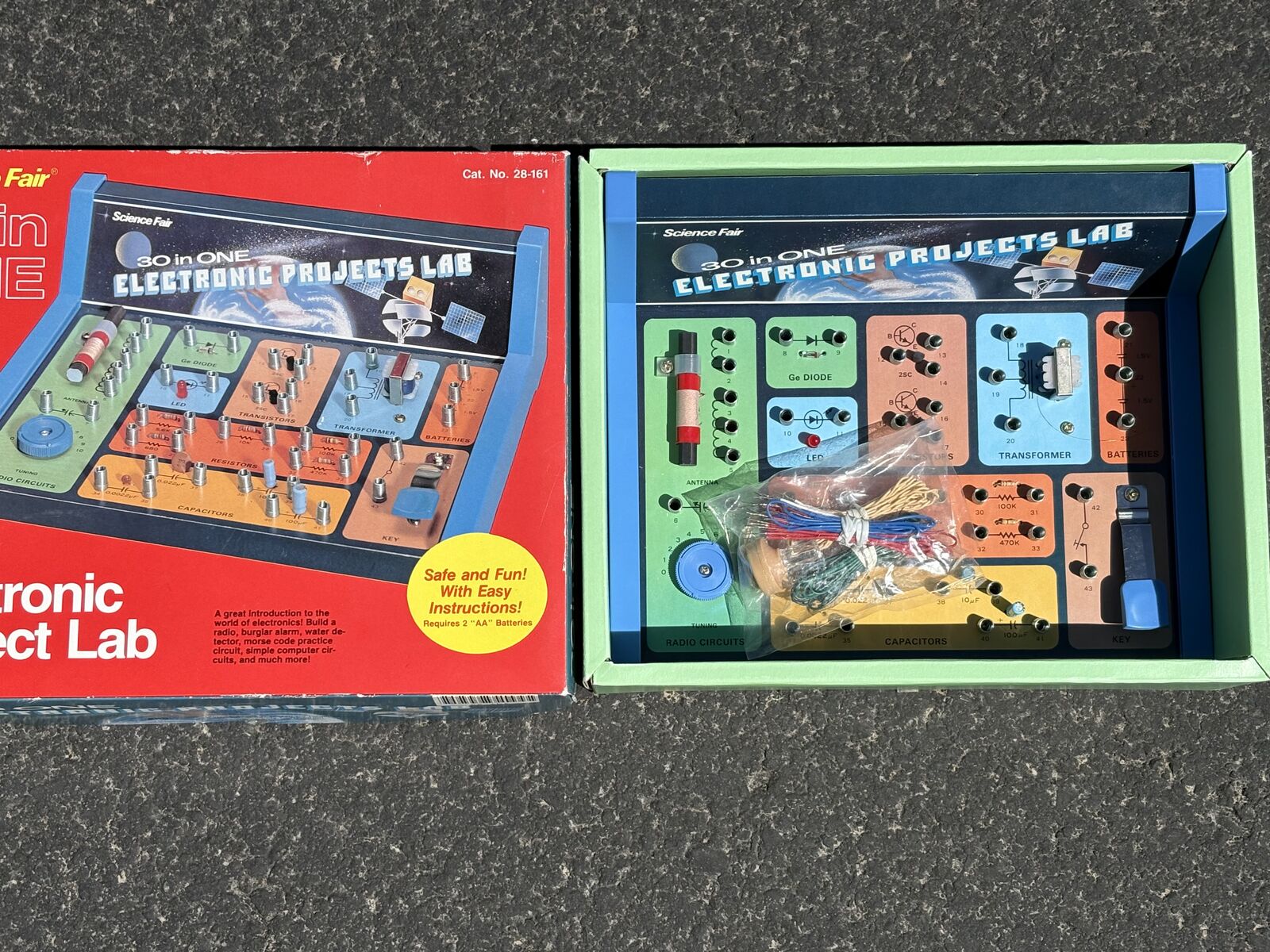 Vintage Electronics 30 in1 project Circuit board lab by Science Fair. Brand new condition, transistors, radio, code key