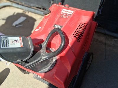 Troy-Bilt Squall 123R 123cc 21" Single-Stage Gas Snow Blower