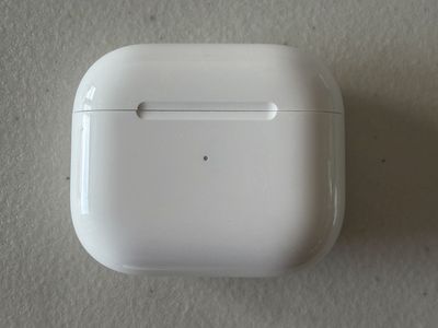 Apple AirPods (3rd Generation) with MagSafe Charging Case – Excellent Condition
