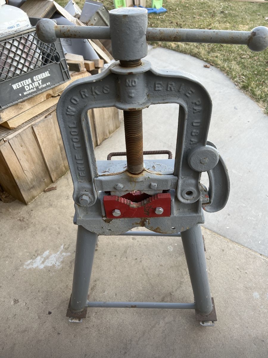 6” Erie pipe vise with stand