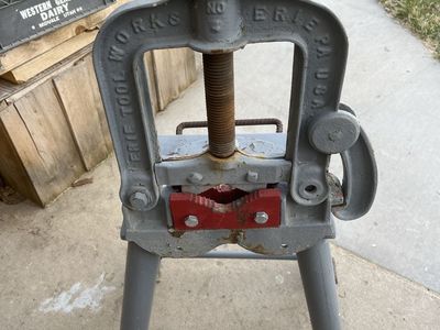 6” Erie pipe vise with stand