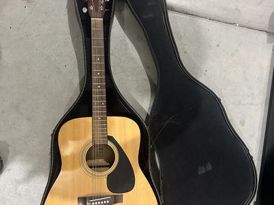 Yamaha F-310 Acoustic Guitar w/ Hard Case