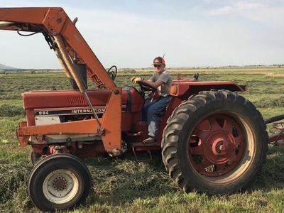 Farm tractor International 884