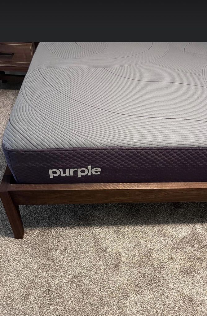 Queen, Purple Restore Premier, Excellent condition