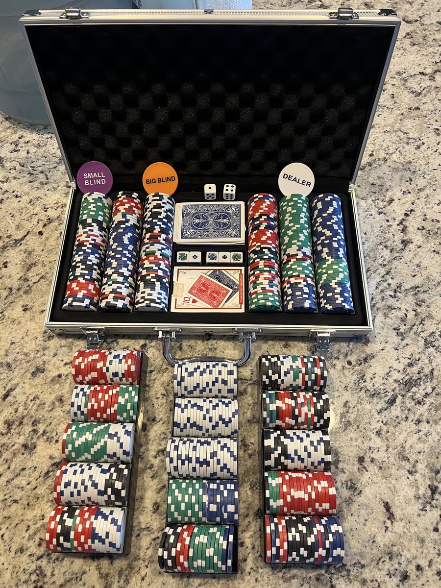 Poker chips set with 300 additional chips 800 total