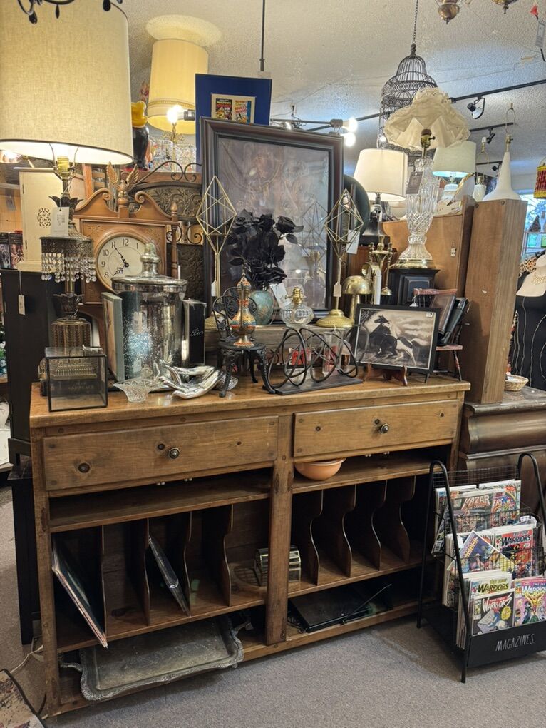 ViNtag Buffet W/Record Storage