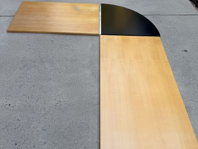 Office desk(s) - Sturdy and Configurable