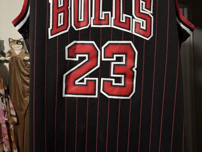 Mitchell & Ness Michael Jordan Chicago Bulls 1986-87 Hardwood Classics Jersey Size 48