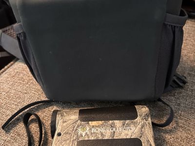 Nice, like new bone collector range finder w/case