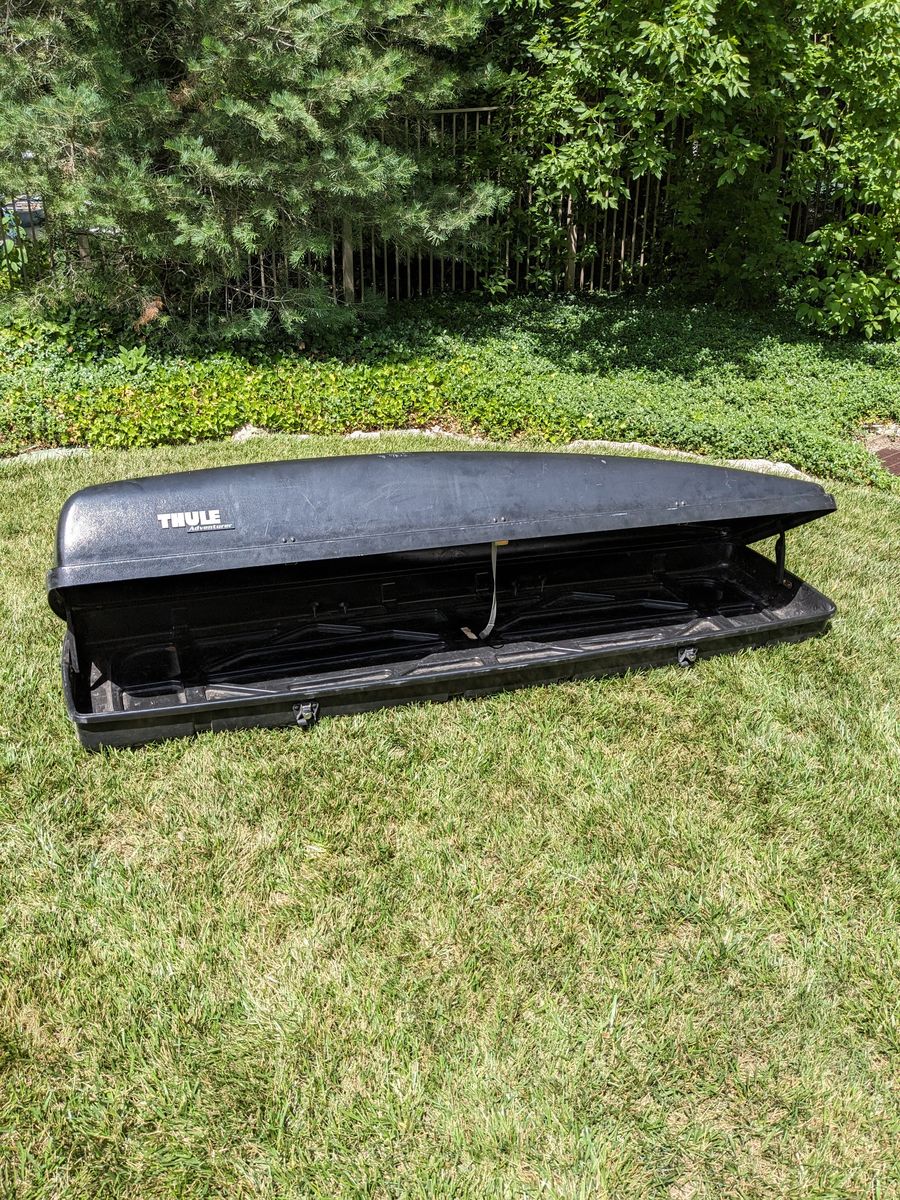 Thule Roof Rooftop Cargo Box Adventurer #650, 16 cu ft, interior 92x27x15" very roomy, great shape no cracks or damage, w/2 keys