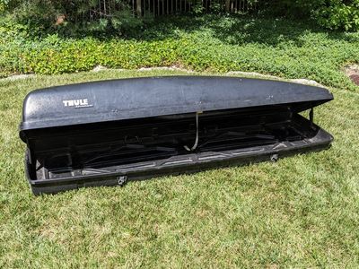 Thule Roof Rooftop Cargo Box Adventurer #650, 16 cu ft, interior 92x27x15" very roomy, great shape no cracks or damage, w/2 keys