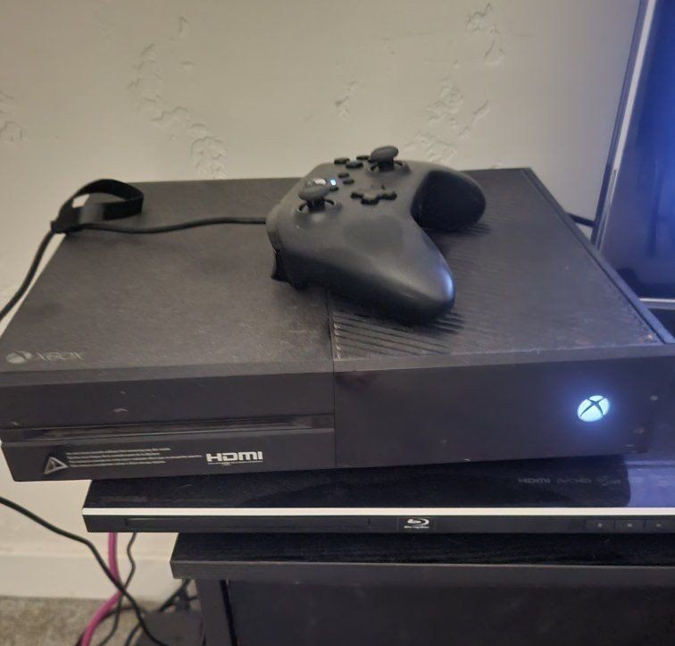Microsoft Xbox One Console with Controller - Used Working