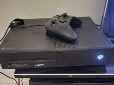 Microsoft Xbox One Console with Controller - Used Working
