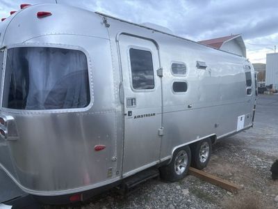 2008 Airstream trailer 25 foot Special Safari edition,