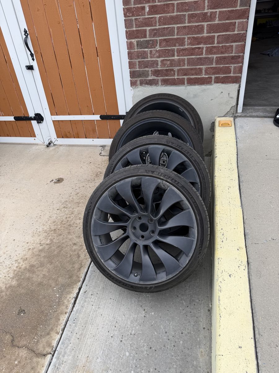 Set of 4 Tesla Model Y Performance 21" Uberturbine Wheels 