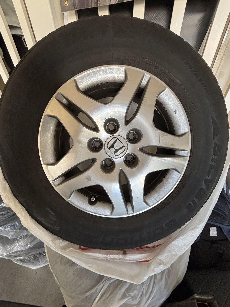 Honda Odyssey Silver 16" Alloy Wheel & Tire - P235/65R16 - Used
