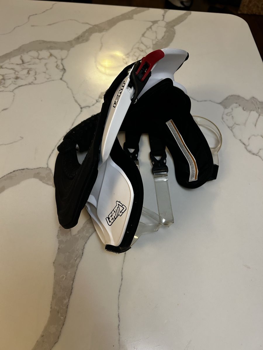 Leatt neck brace