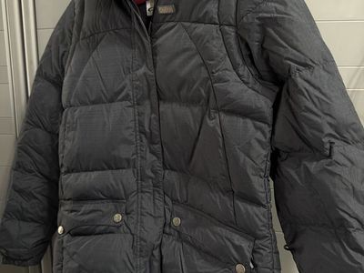 Oakley Women’s Puffer Winter Jacket Black Small Regular Fit