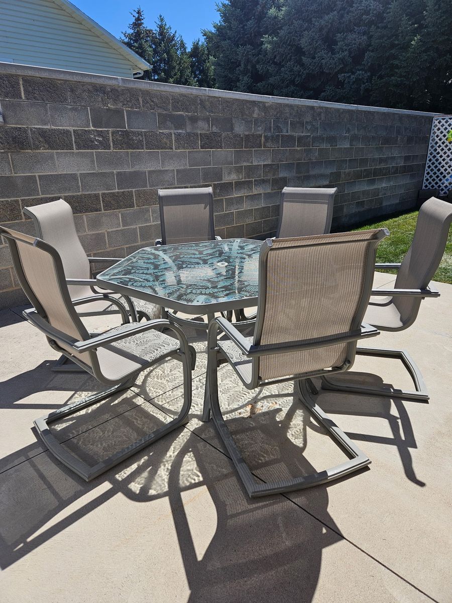 Outdoor Patio Dining Set - Hexagonal Glass Top Table & 6 Rocking Chairs
