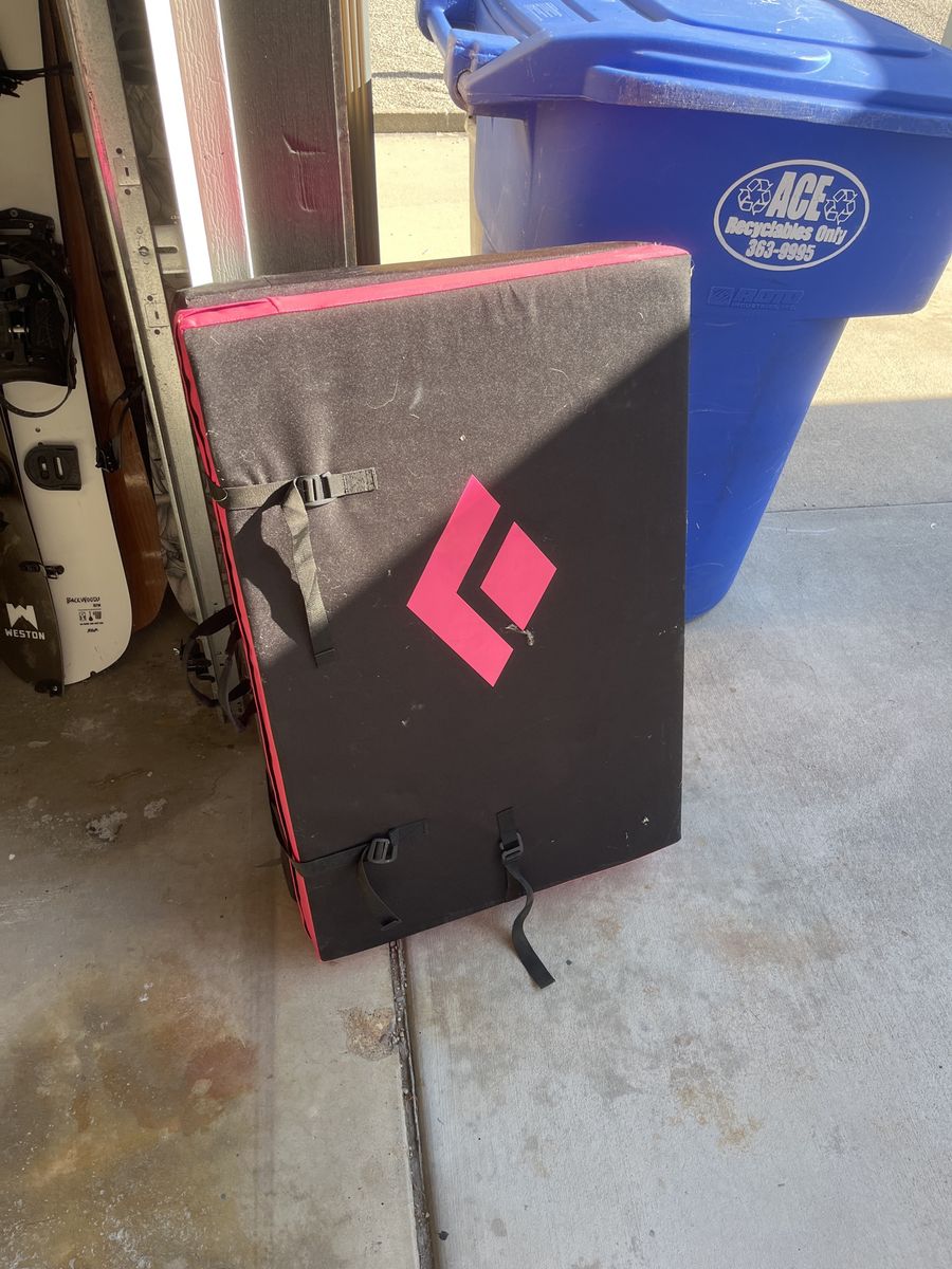 Black diamond crash pad