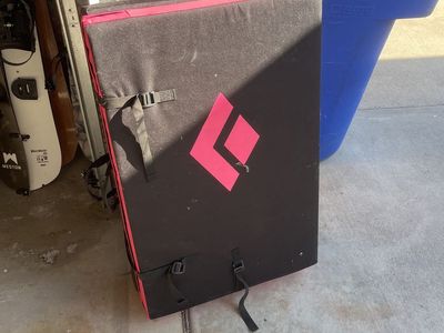Black diamond crash pad