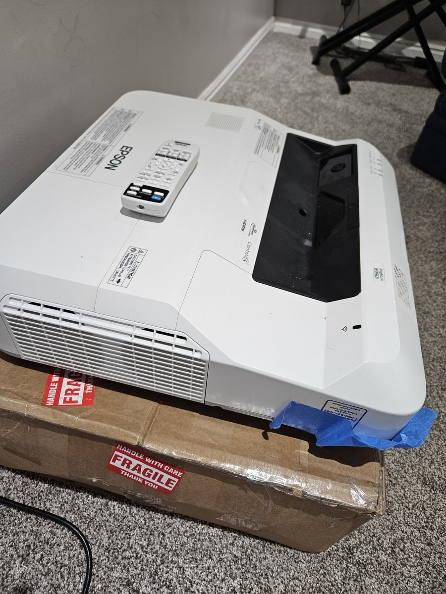 Epson Brightlink 696Ui - discoloration issue