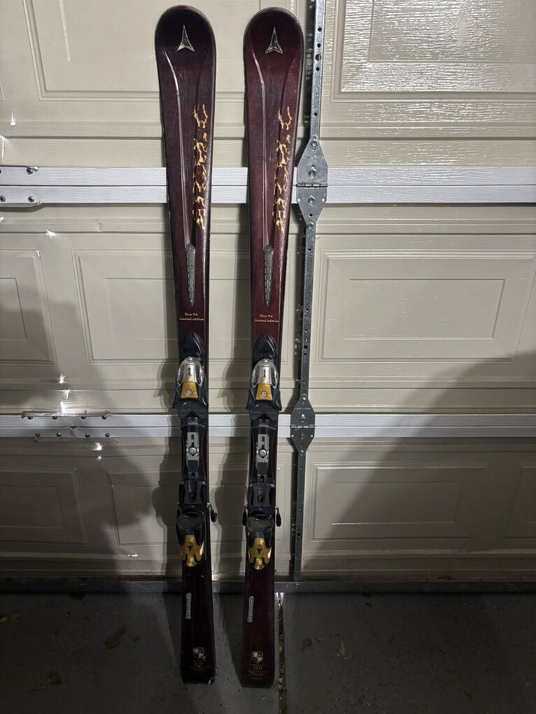 Atomic Diva 9.16, 159 cm, 118-66-96 mm, $119 OBO