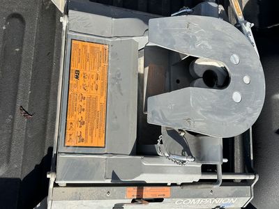 B&W 5th Wheel Slider Hitch