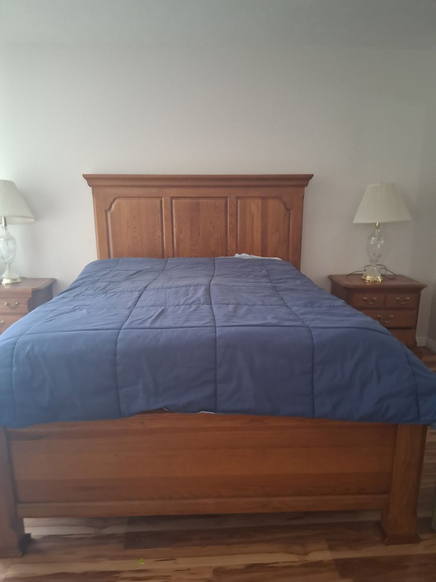 Bedroom Set with Bed and 2 Dresser Drawers $250