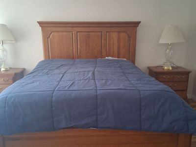 Bedroom Set with Bed and 2 Dresser Drawers $250