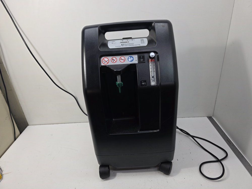 DeVilbiss Healthcare 5 Liter Oxygen Concentrator,  Black, 47.5 Hours