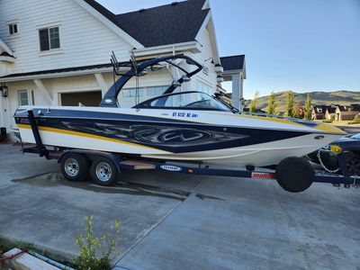 Malibu 247 LSV Sunscape Wake Boat - 2007
