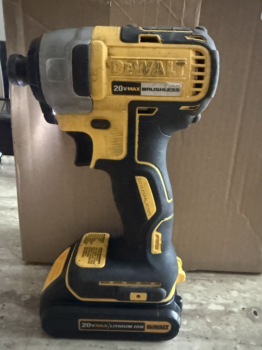 DeWalt  20V MAX Brushless 1/4" Cordless Impact Driver with Battery