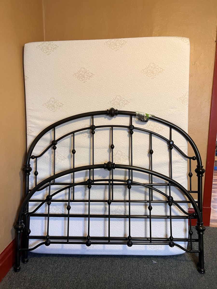 Queen bed set