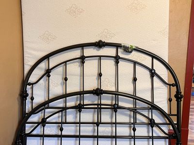 Queen bed set