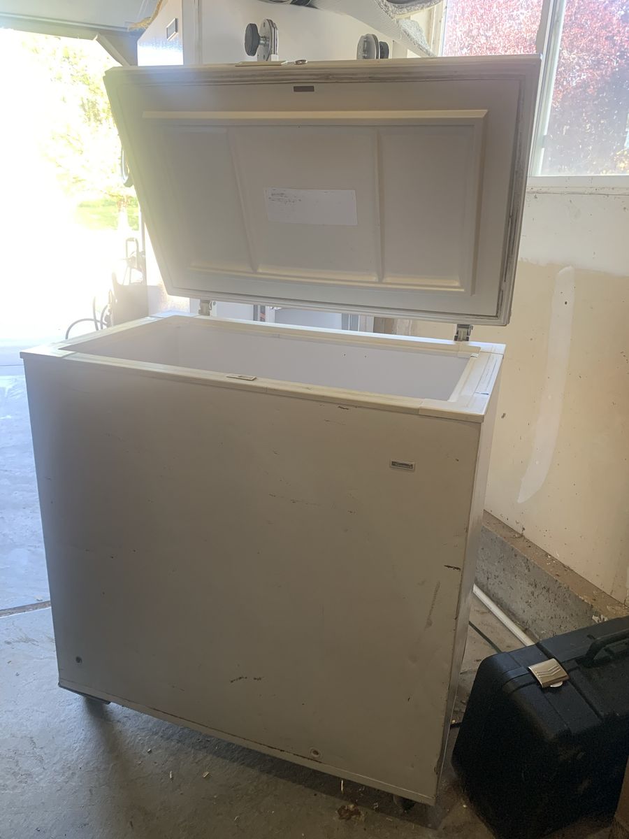 Working chest freezer 9 cu ft