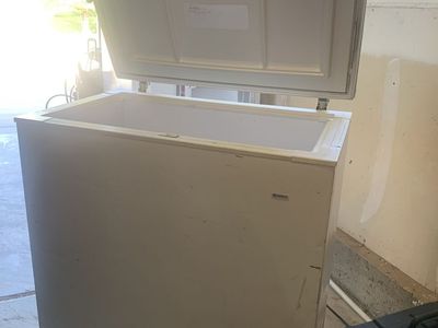 Working chest freezer 9 cu ft