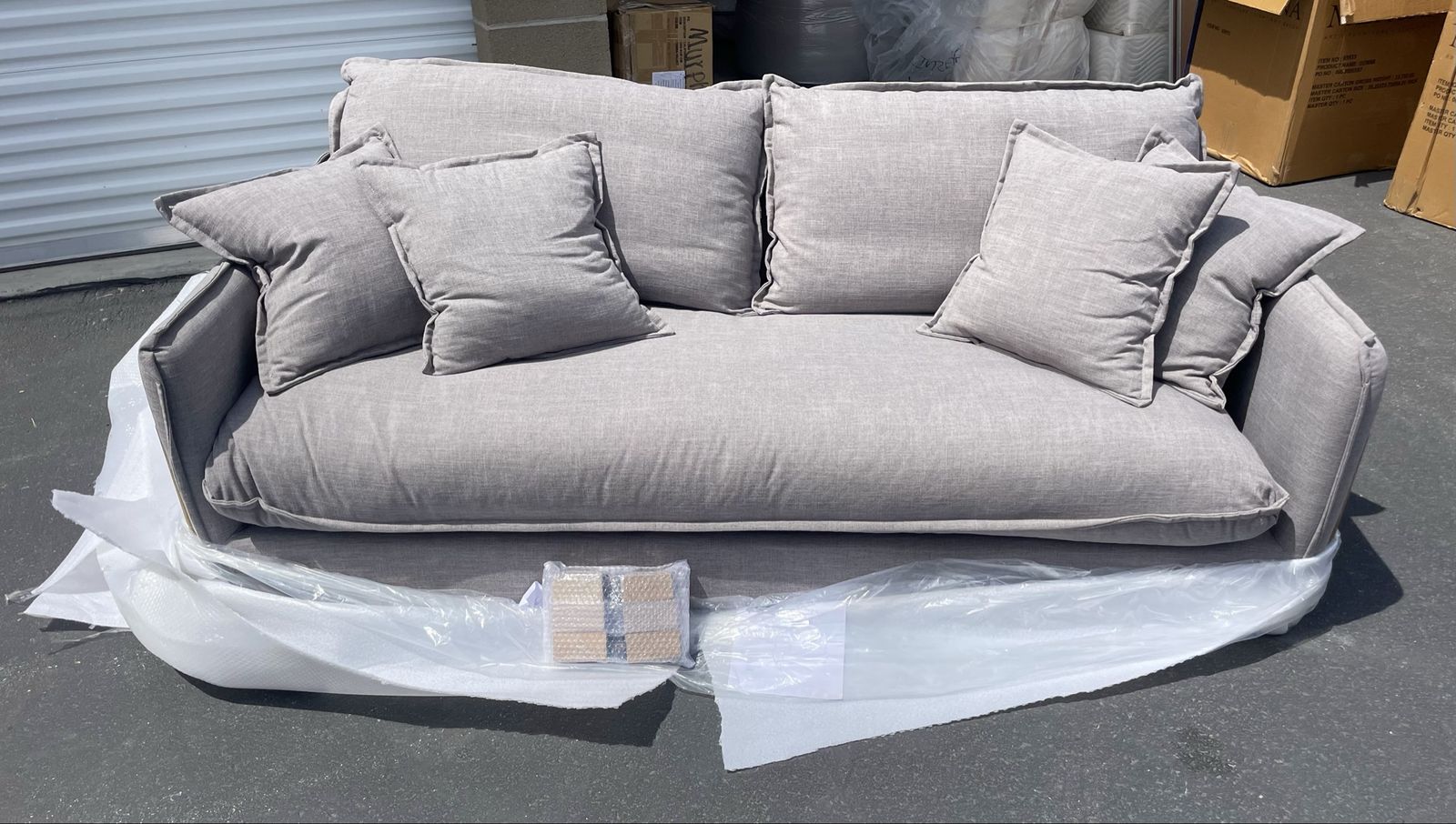 Brand New 3-seater Sofa 70% off— Farmhouse Style, Grey