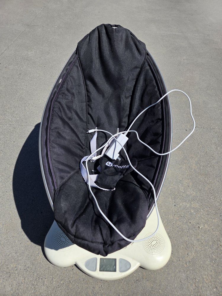 4moms Mamaroo Swing, Black with Power Cord