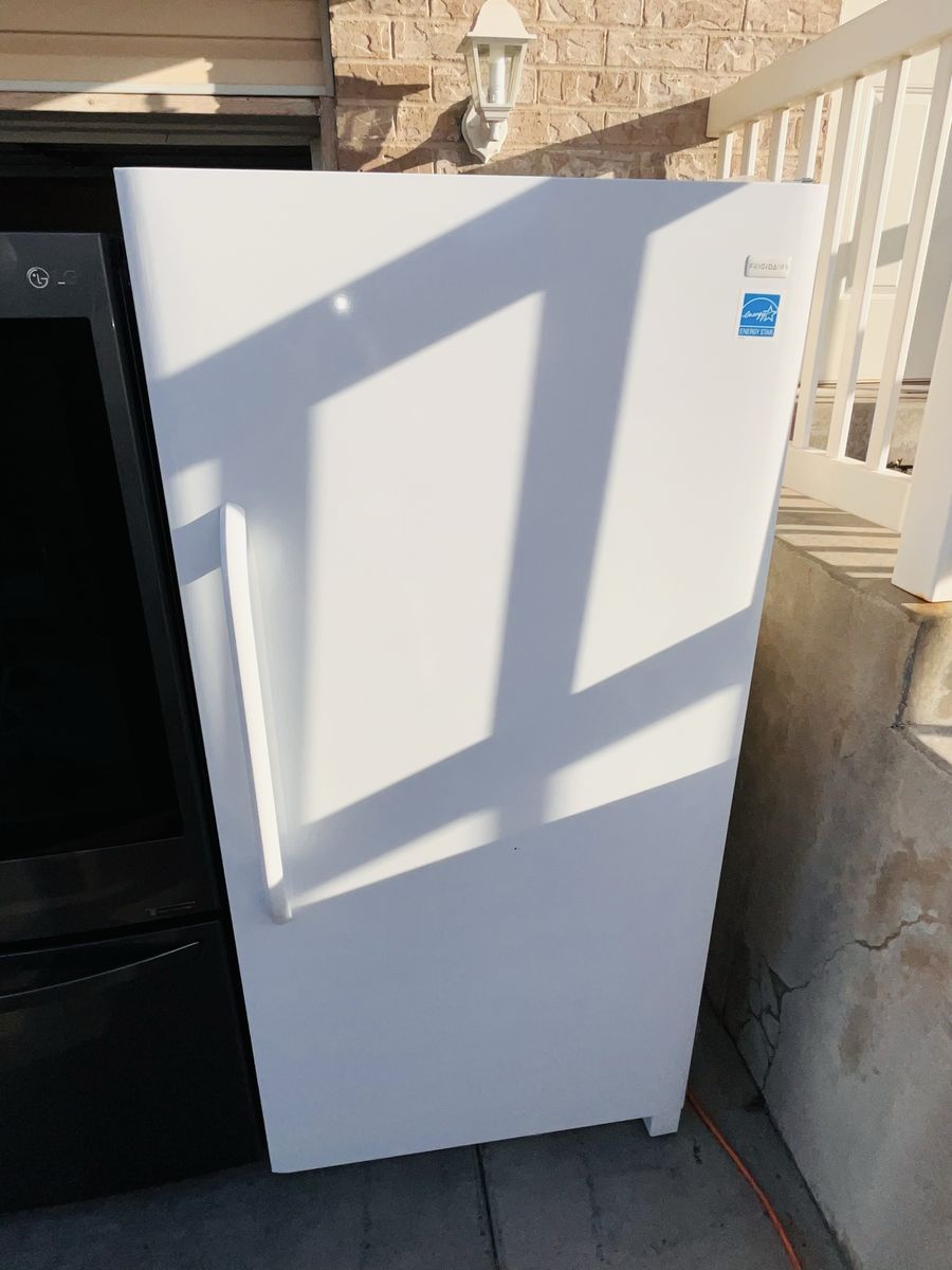 $550 OBO GOOD FREEZER 21” cb FRIGIDAIRE